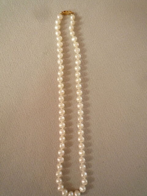 Collier. 300 Roncq (59)