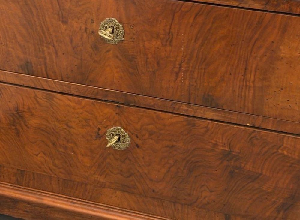 COMMODE D'EPOQUE RESTAURATION XIXe en RONCE DE NOYER Meubles