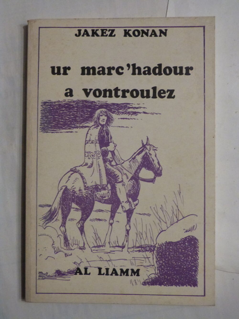 Livre &eacute;crit en breton UR MARC' HADOUR A VONTROULEZ Livres et BD
