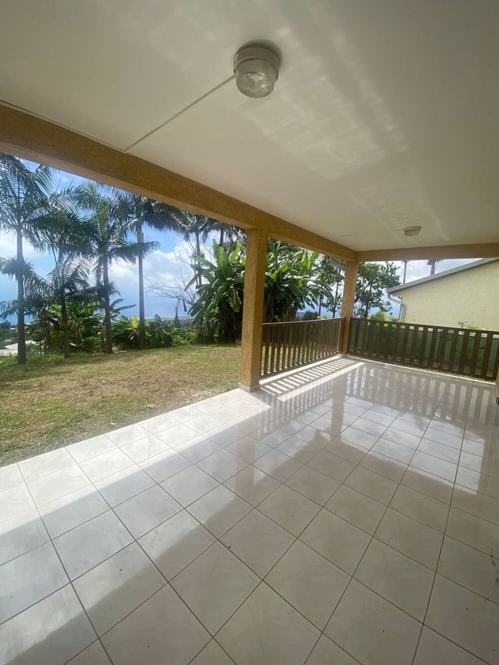Vente Maison ORPI - TROIS BASSINS Maison rénovée avec vue mer de 90m² Les trois-bassins