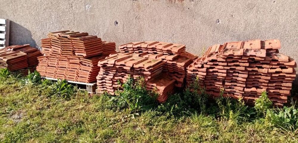 Environ 500 tuiles de BOURGOGNE MABLY Bricolage