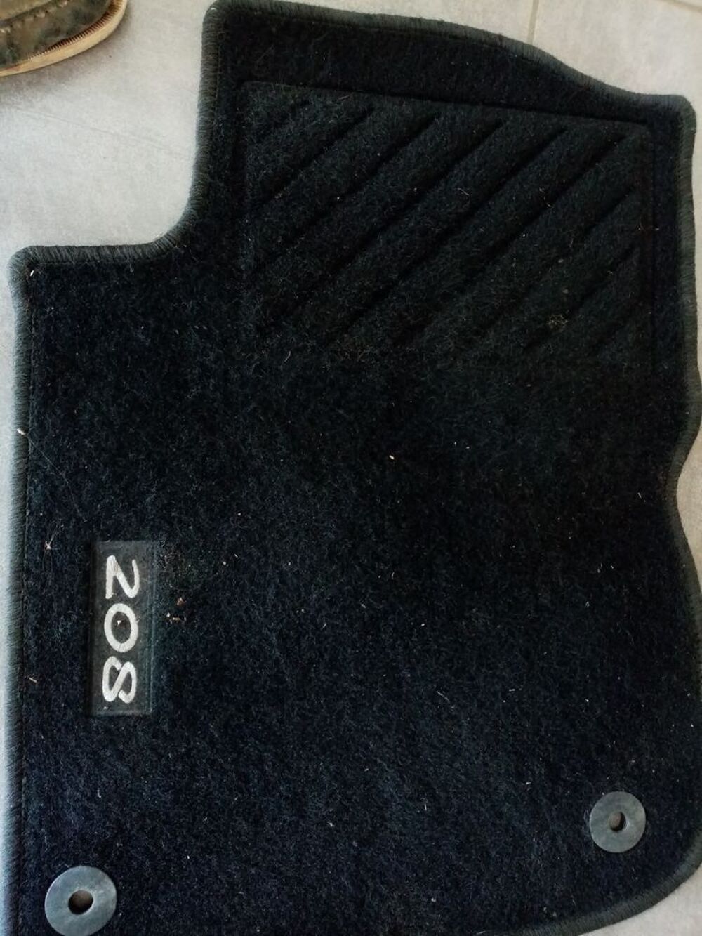 Tapis de sol cot&eacute; chauffeur pour 208 Peugeot Bricolage