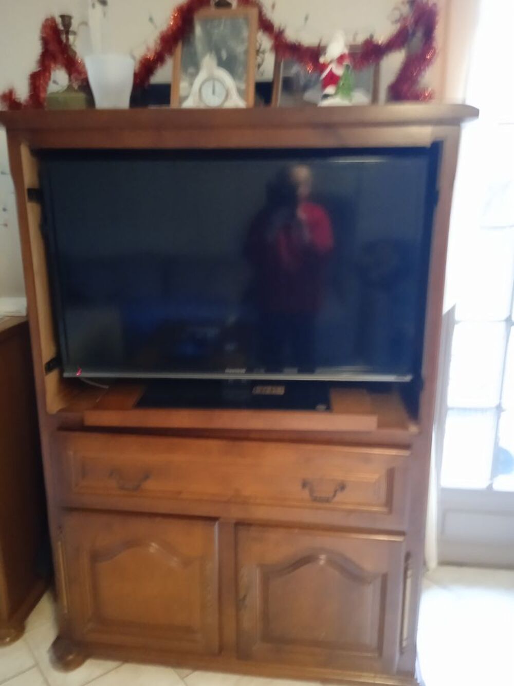 Meuble de t&eacute;l&eacute; haut en aulne Meubles
