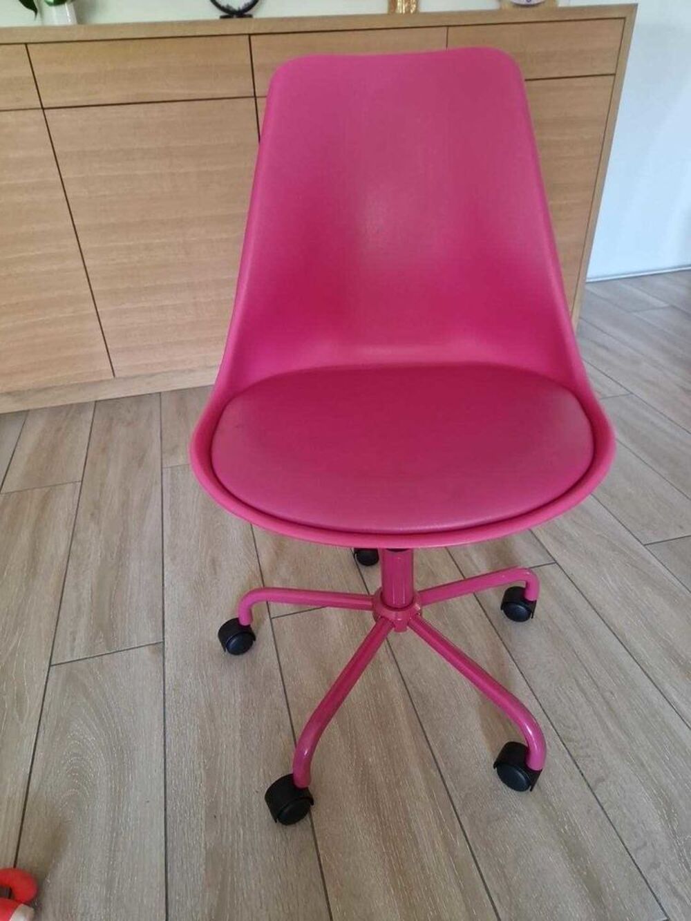 Chaise de bureau rose &agrave; roulettes €" Tr&egrave;s bon &eacute;tat Meubles