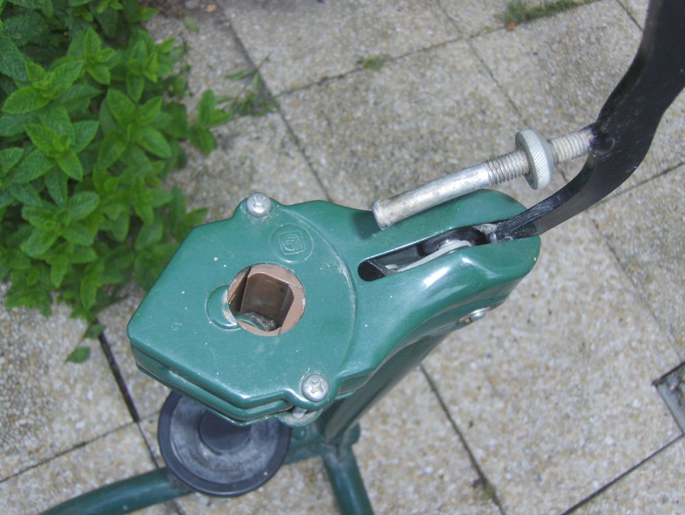 Boucheuse sur pied
haut. 1,10 m
socle 40 cm
Electrom�nager