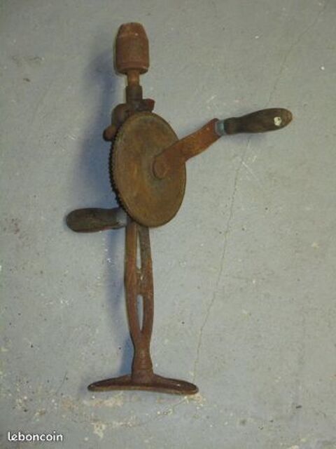 Très ancienne perceuse manuelle collectionneur ou décoration 0 Mérignies (59)