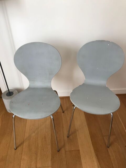 2 chaises repeintes en gris 20 Saint-Ouen (93)