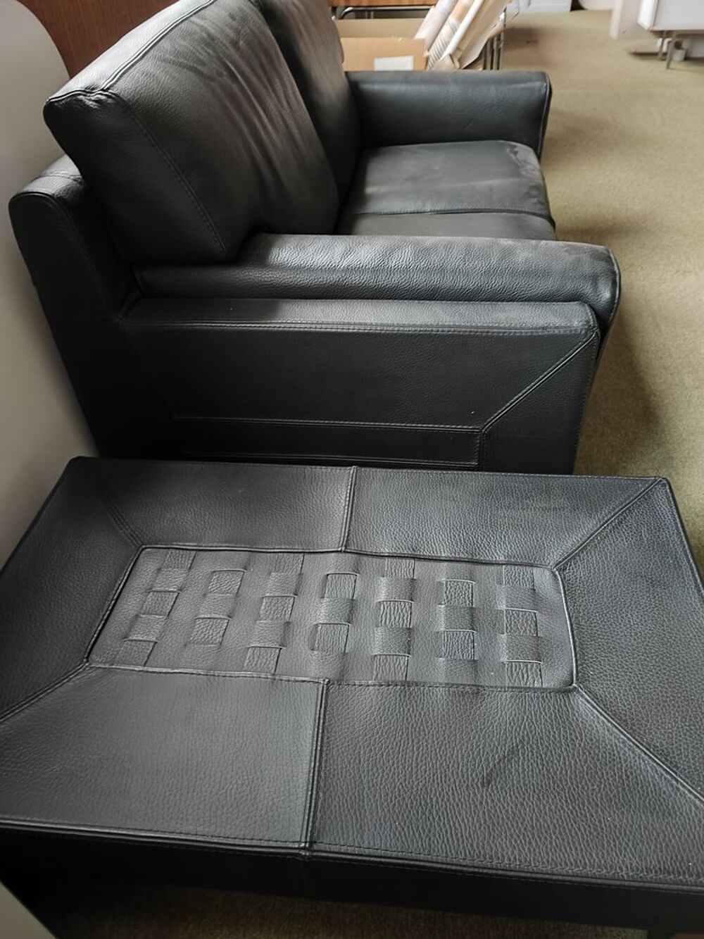 Canap&eacute; cuir 2 places + table basse en cuir Meubles