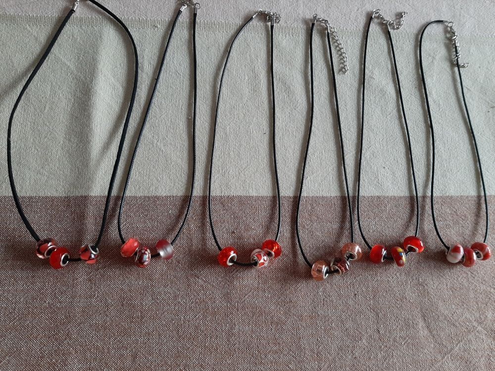 11 colliers fantaisie Bijoux et montres