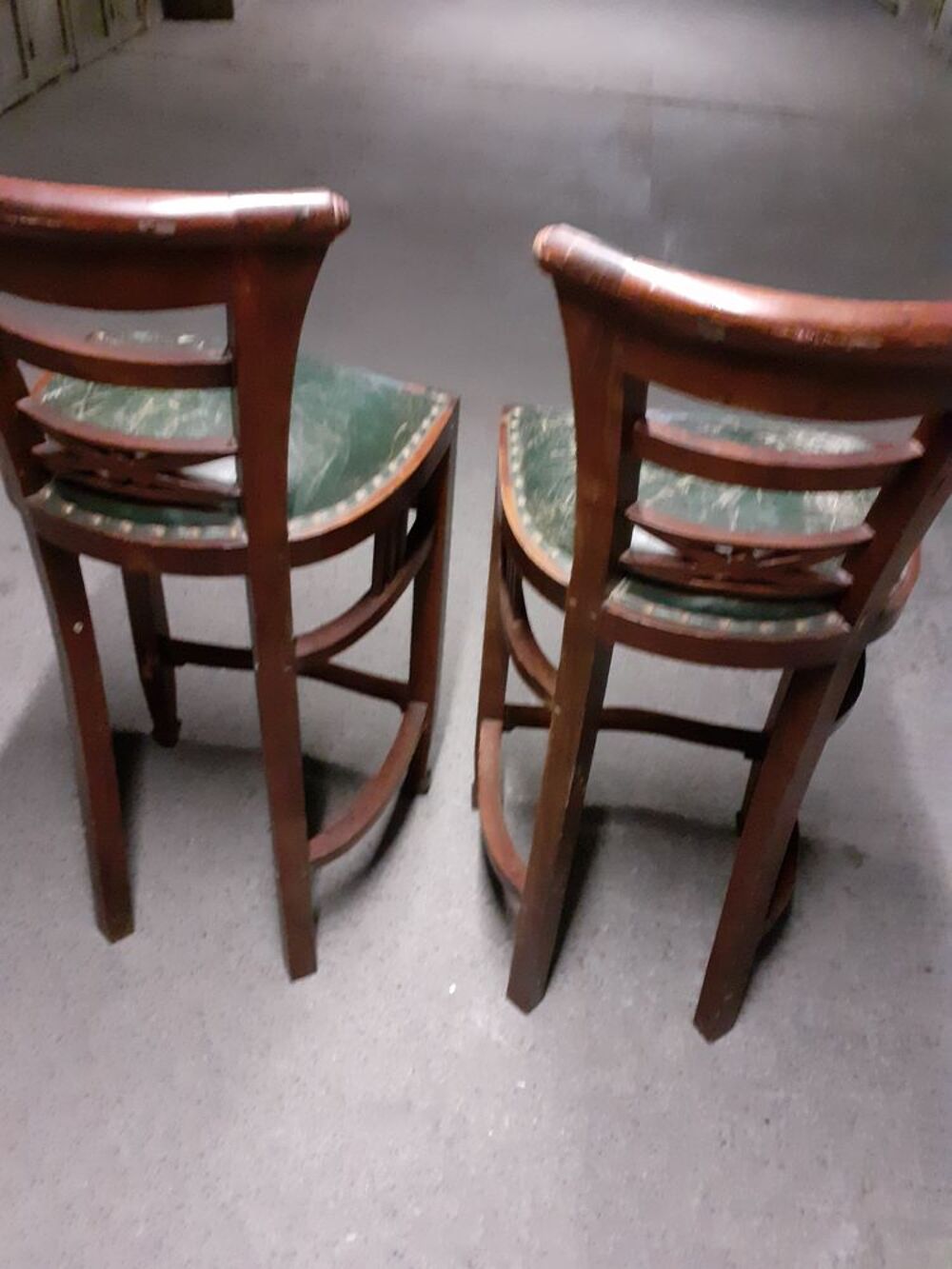 Chaise haute cuir vert olive avec rivets et bois Meubles