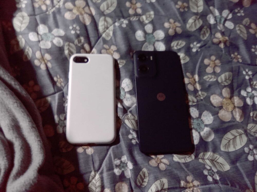 iPhone 7 noir+ Motorola e15 bleu Téléphones et tablettes