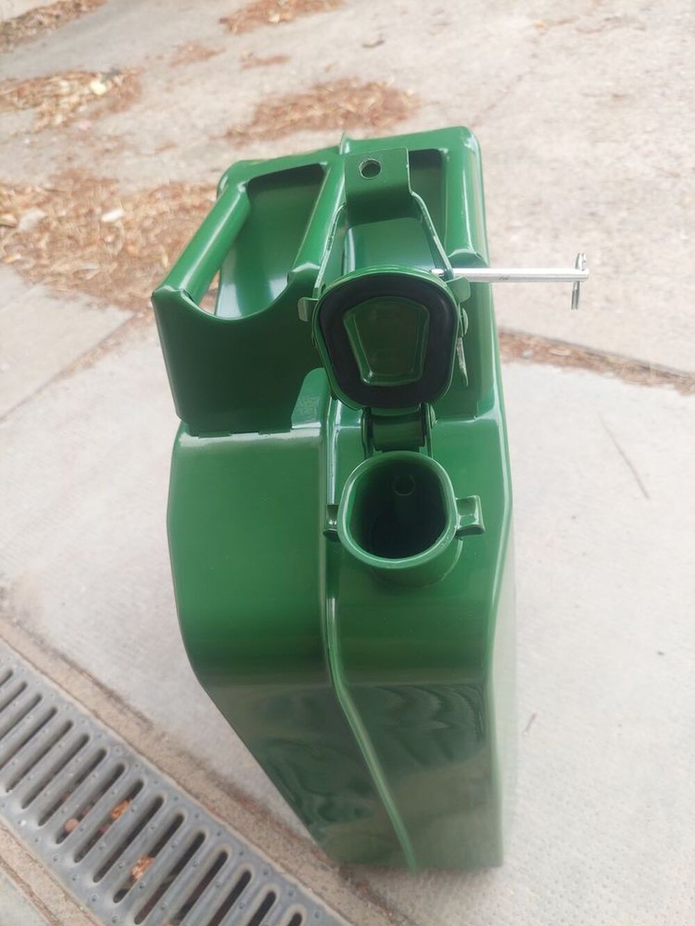 JERRICAN NEUVE METELLIQUE DE 20 LITRE Bricolage