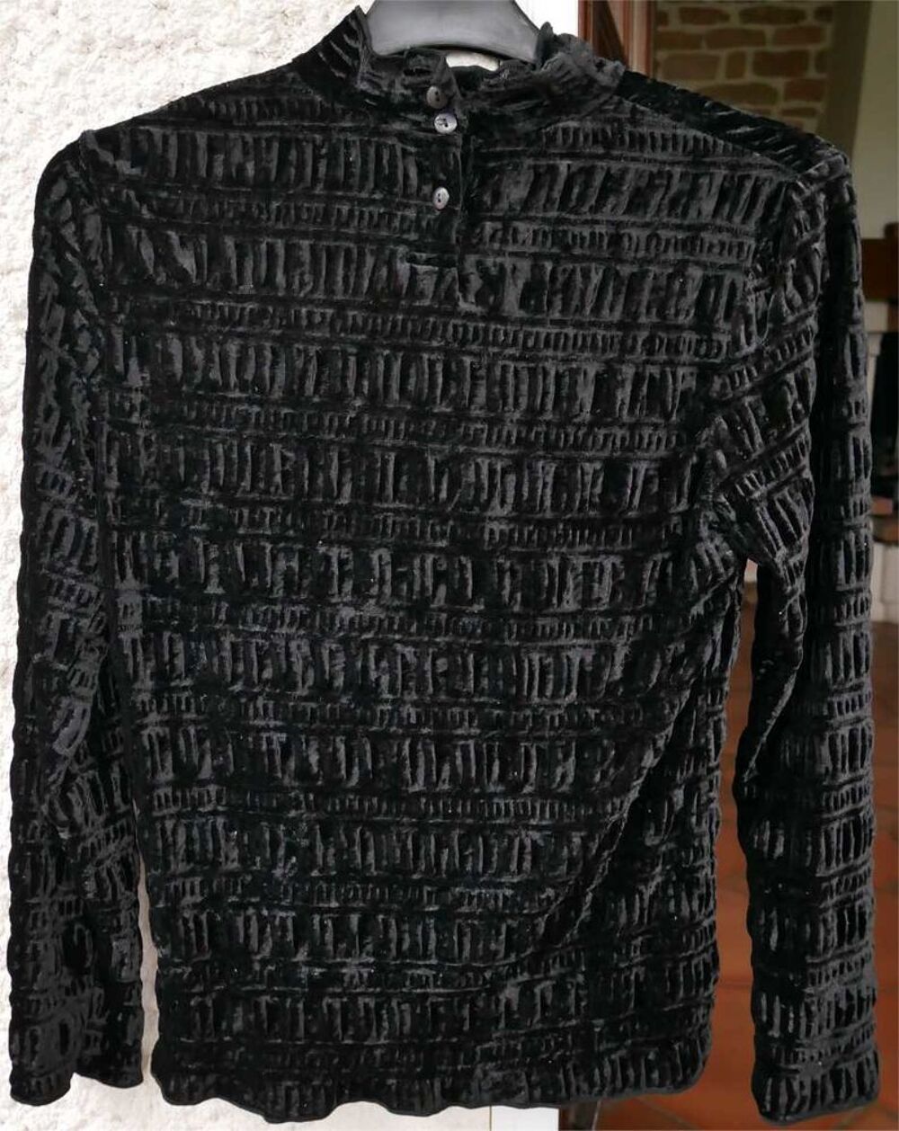 haut noir en velours neuf Vêtements