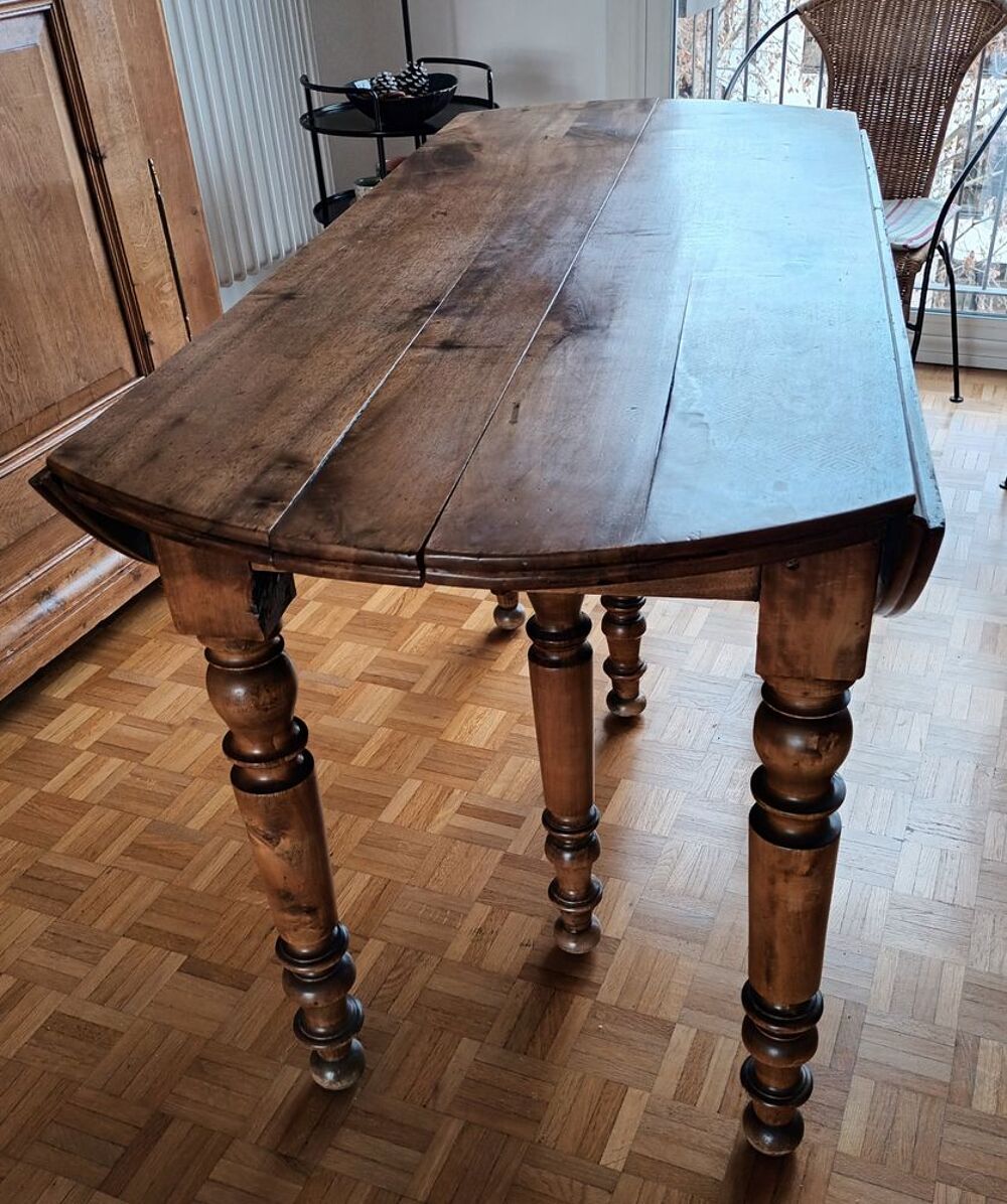 Table en noyer Meubles