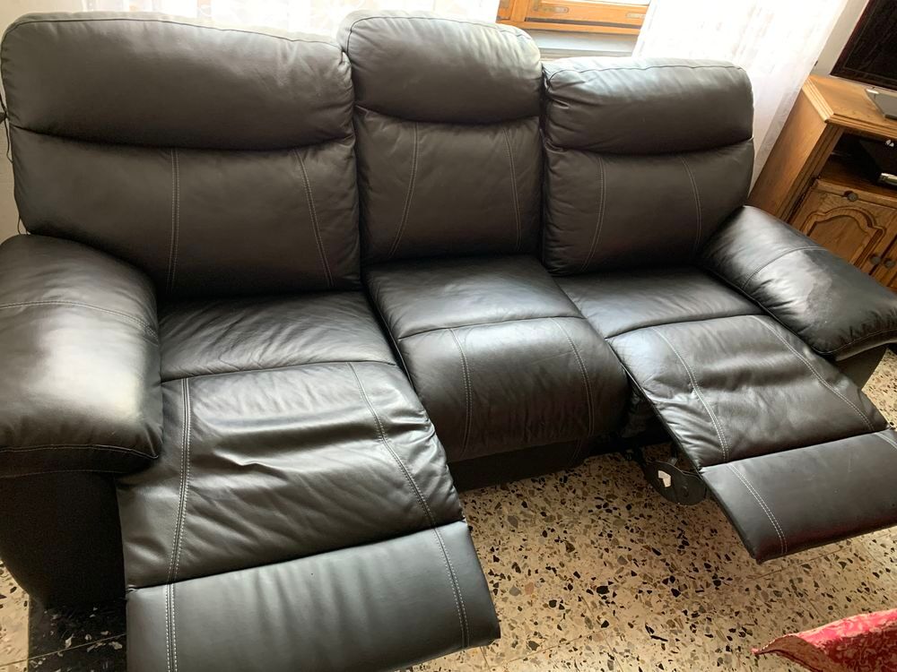 tr&egrave;s joli canap&eacute; en cuir noir et son fauteuil Meubles