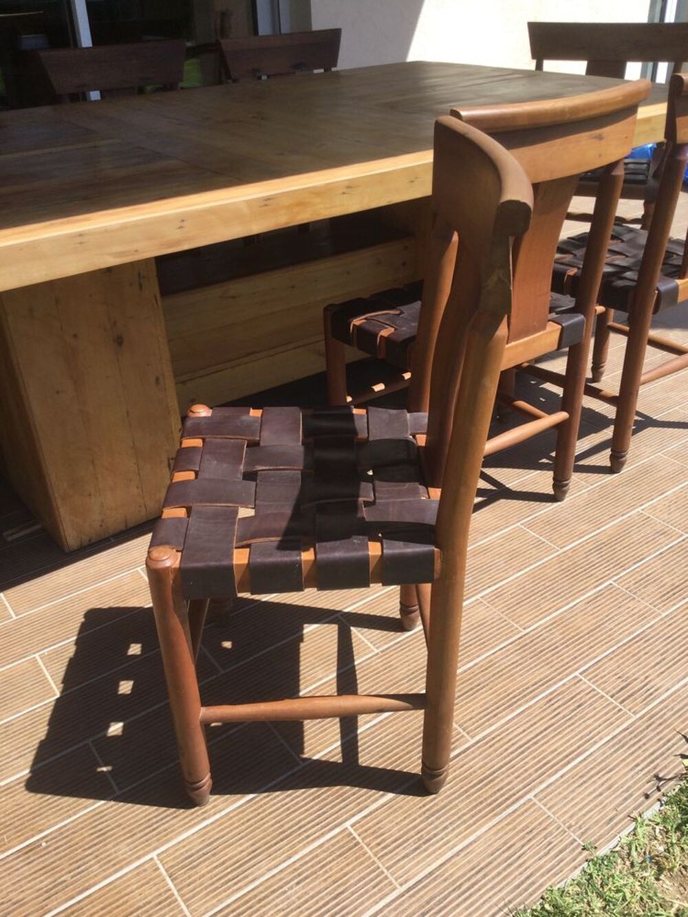 Chaises en bois et cuir faite sur mesure au Chili Meubles