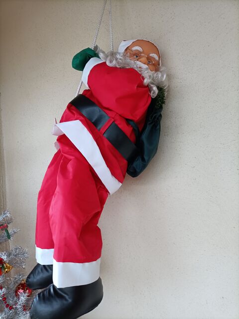 EXCELLENT tat  pour ce PERE NOELl , environ 1 m.
20 Cavaillon (84)