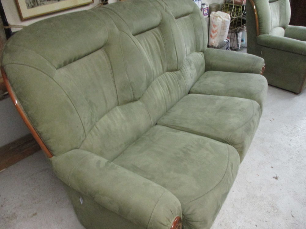 un canape avec un fauteuil super etat Meubles