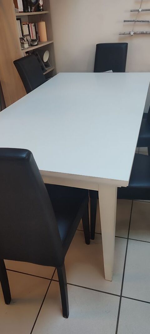 Trs belle table avec 6 chaises 300 Aix-en-Provence (13)