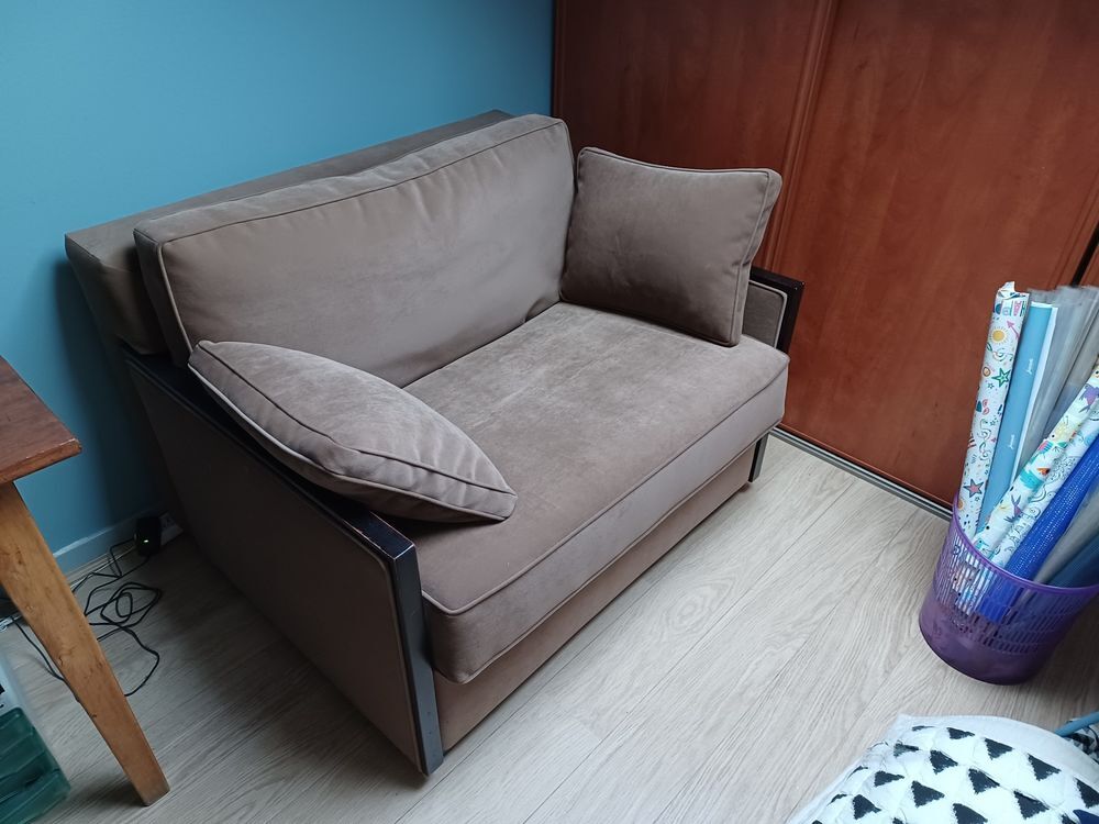 Canap&eacute; lit une place en tr&egrave;s bon &eacute;tat - nubuk maaron glac&eacute; Meubles
