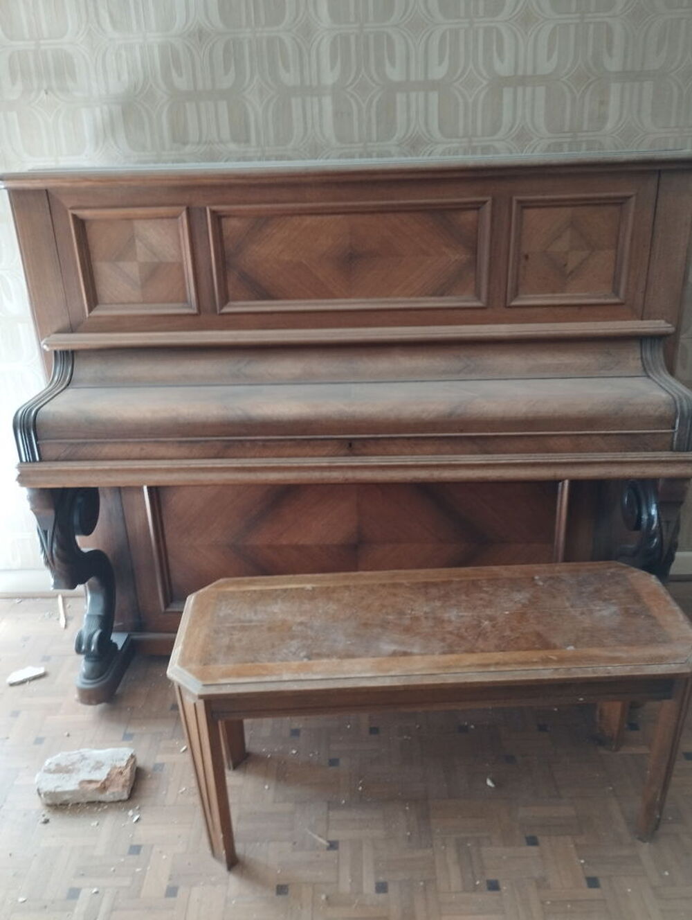 2e Piano droit "Erard" + banc inclus - Marque Fran&ccedil;aise pres Instruments de musique