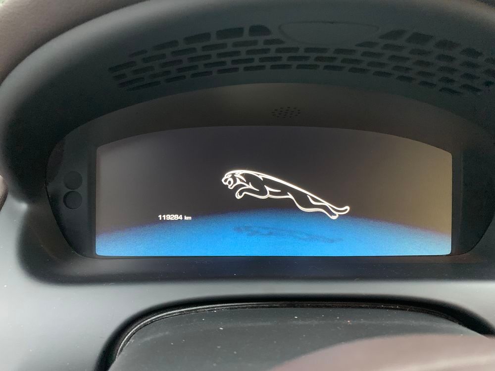XJ V6 3.0 - 275 Diesel Luxe Premium Empattement Court A 2015 occasion 59310 Auchy-lez-Orchies