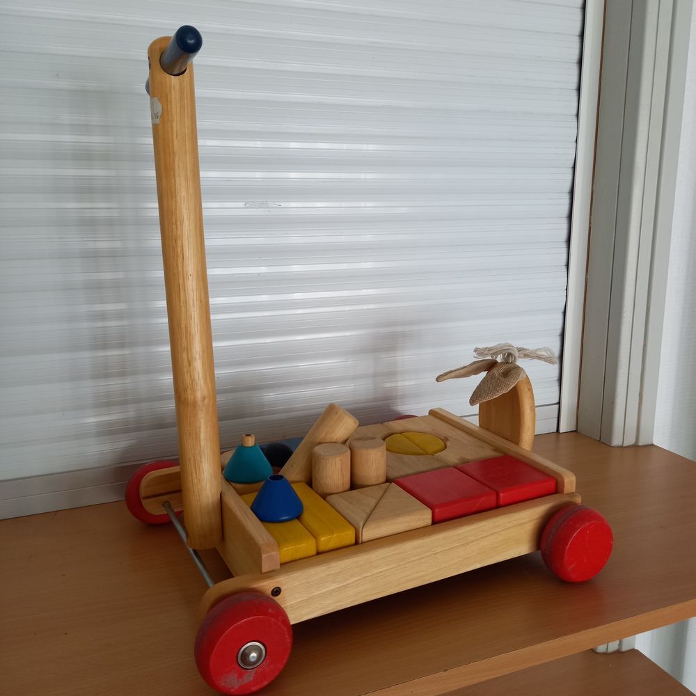 Chariot en bois avec des formes en v&eacute;ritable bois, &eacute;colo ... Jeux / jouets
