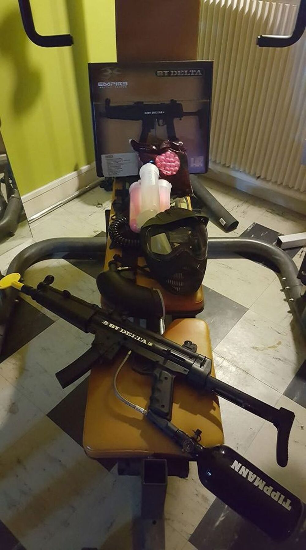 mat&eacute;riel paintball comme neuf servi 2 fois 
Sports