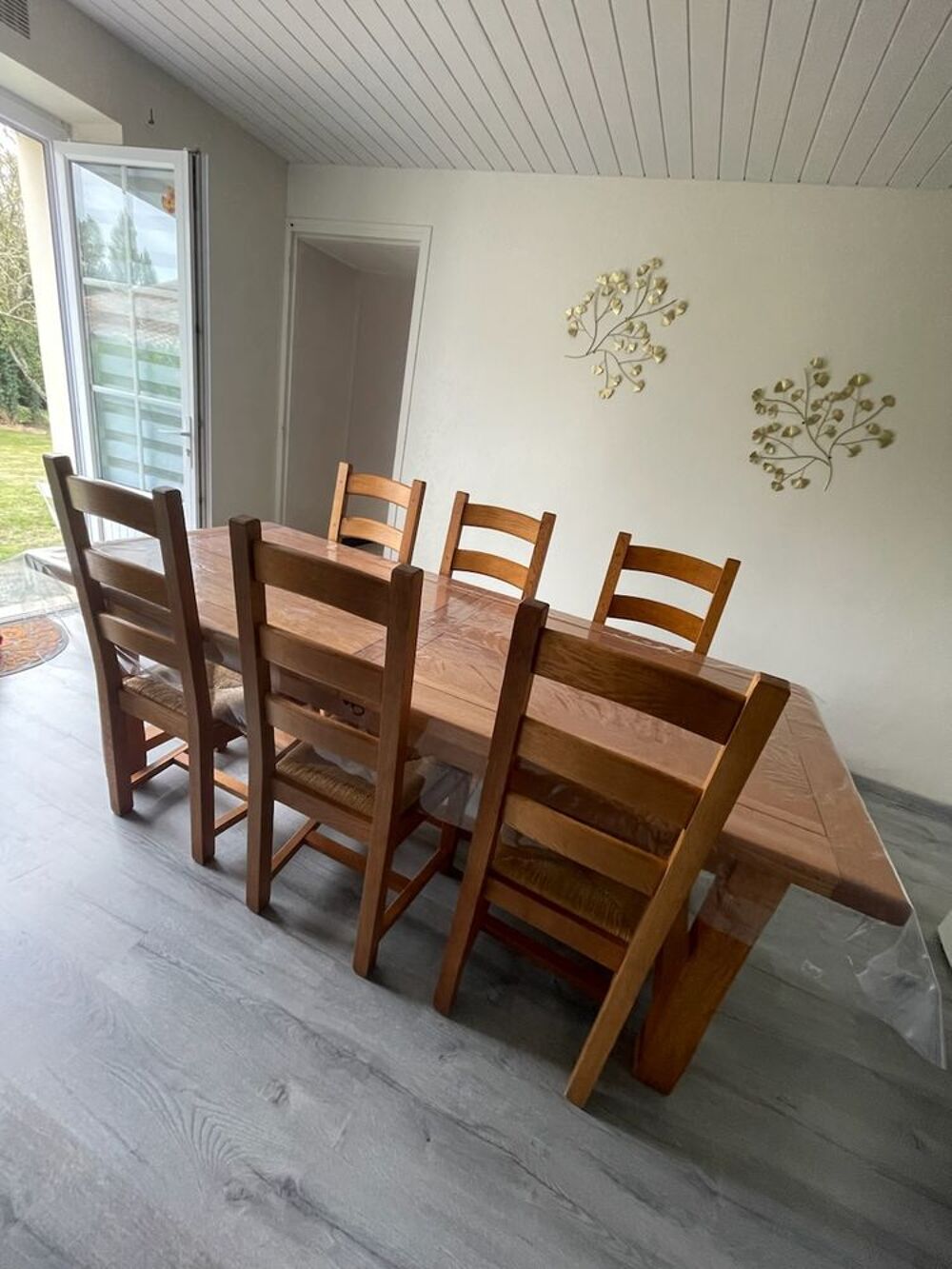 Tables ch&ecirc;nes et six chaises Meubles