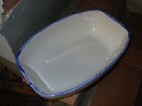 Terrine blanche et liser� bleu sur le haut 3 M�rignies (59)