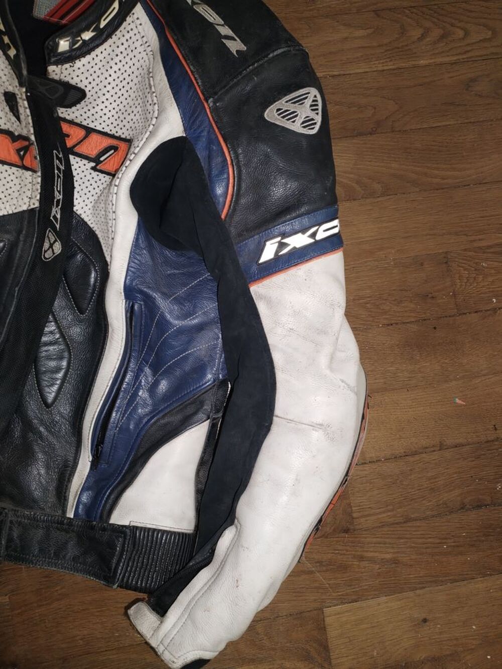 Blouson moto IXON (Taille L)
Vtements