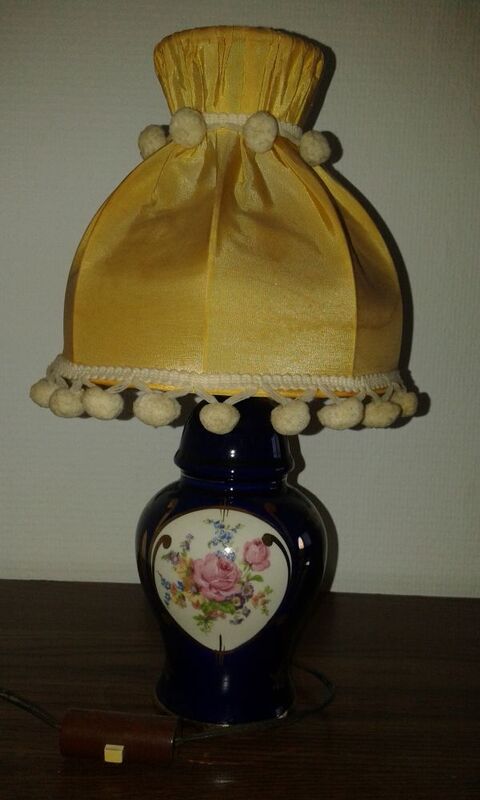 Trs  Ancienne lampe de chevet en porcelaine 25 Toulouse (31)