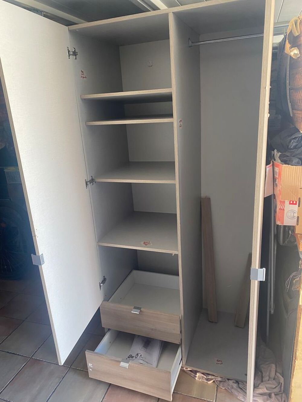 Armoire penderie. Meubles