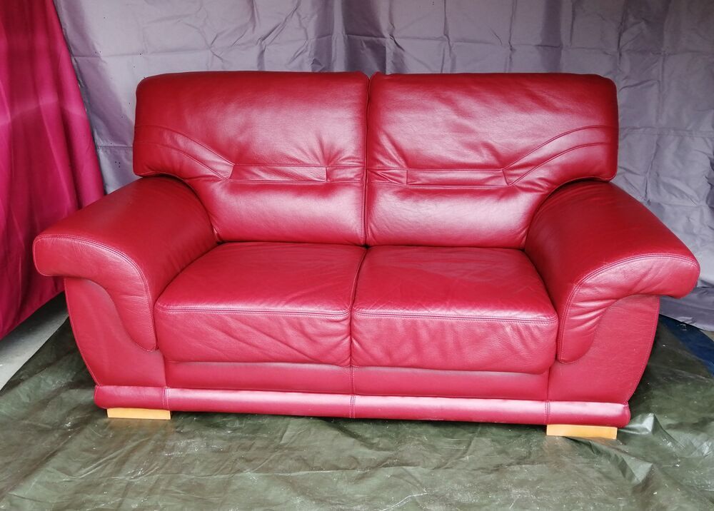 CANAP&Eacute; ROUGE CUIR DE BUFFLE KENYA. FIXE 3 PLACES Meubles