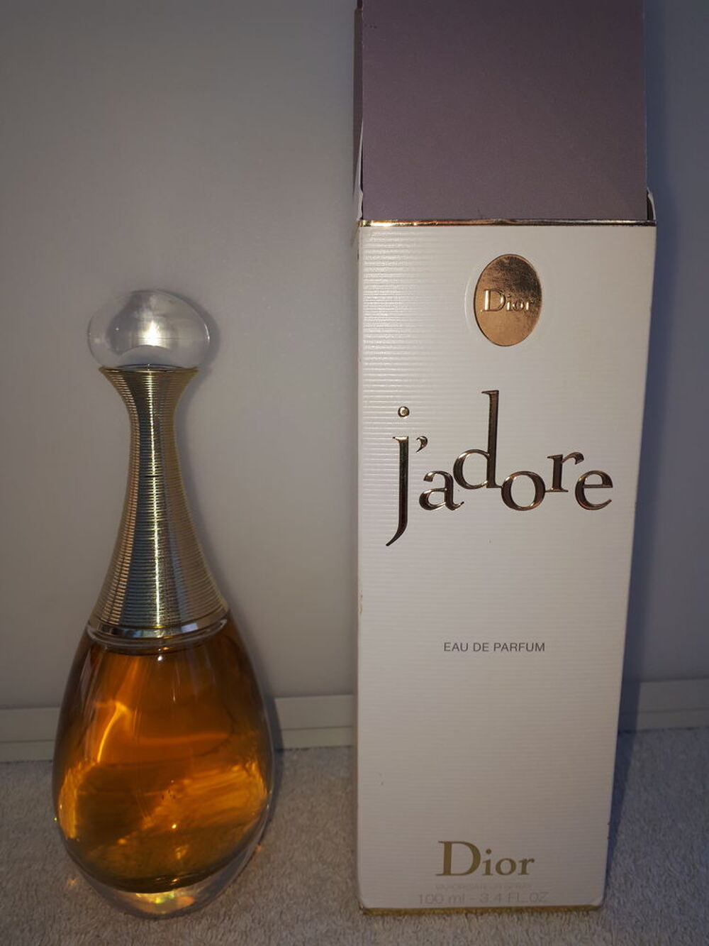Flacon 100 ml eau de parfum DIOR dans son coffret neuf 