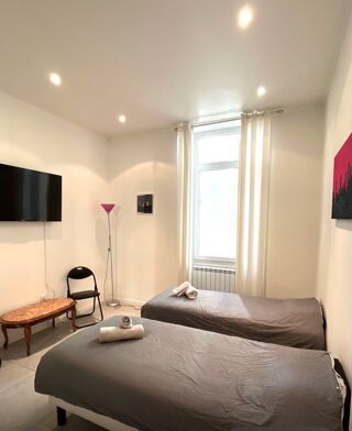  Appartement à louer 4 pièces 100 m²