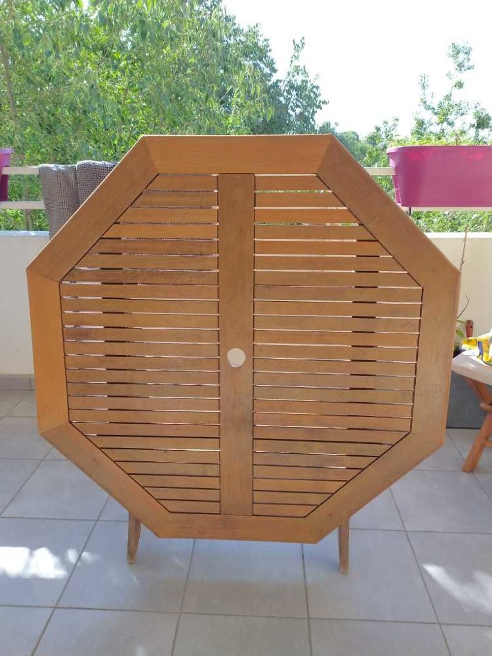 TABLE SALON DE JARDIN EN TECK ET 04 CHAISES Meubles