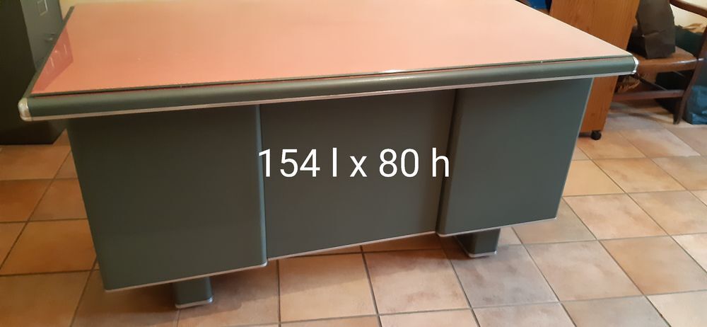 BUREAU M&eacute;tal ann&eacute;e 50
Meubles