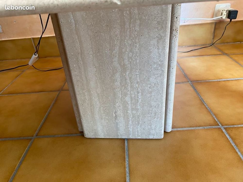 Table basse carr&eacute;e "travertin" tr&egrave;s bon &eacute;tat Meubles