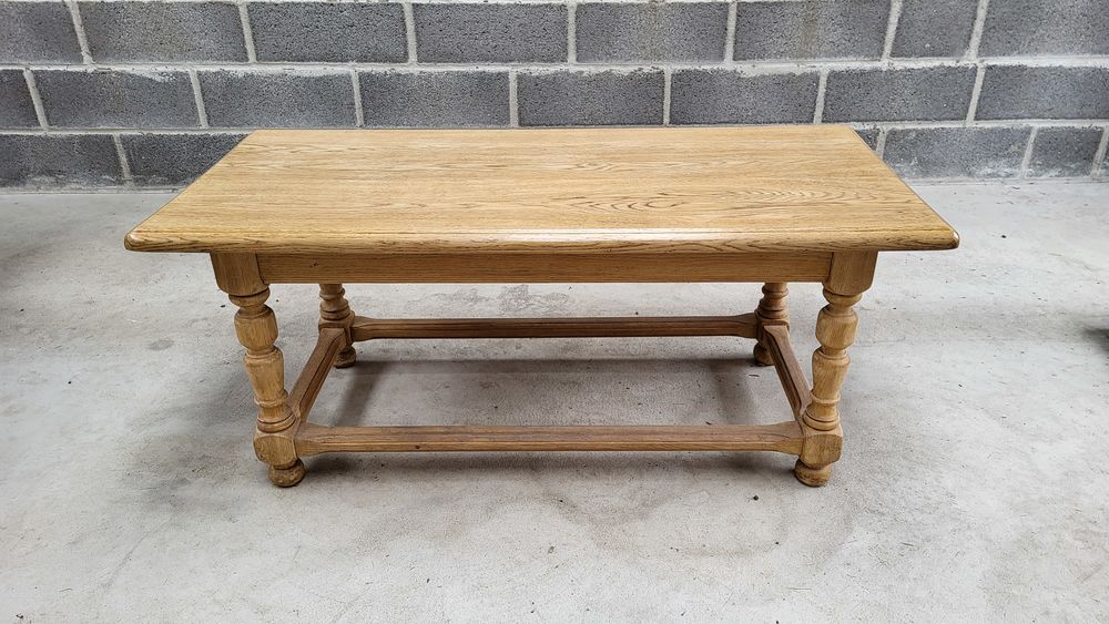 Belle table basse en bois massif ? Authentique &amp; robuste Meubles