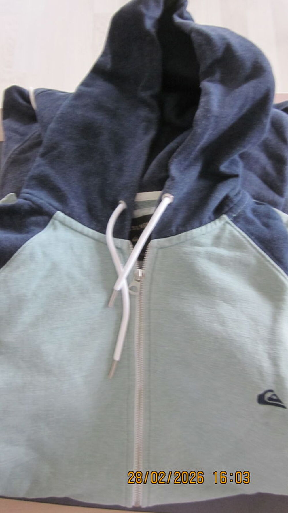 6 SWEAT 2 QUIKSILVER A CAPUCHE ET 2 LEE COOPER TAILLE XL Vêtements