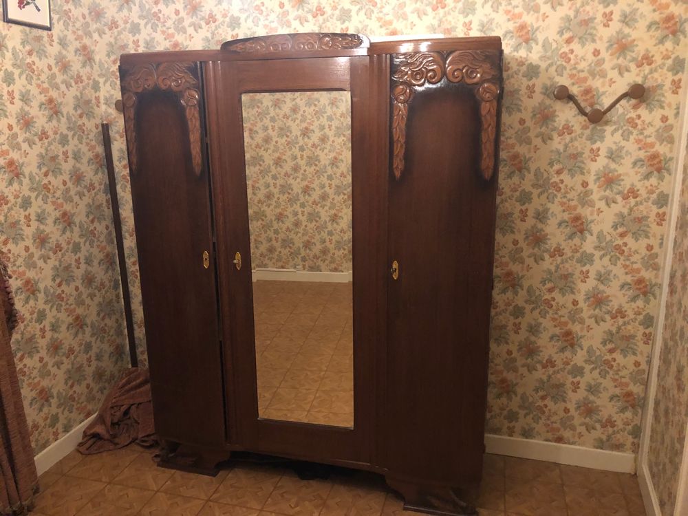 ARMOIRE &agrave; GLACE et Table de nuit Meubles