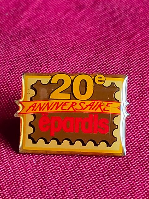 Pin's 20eme anniversaire épardis ( rouge) 2 Avermes (03)