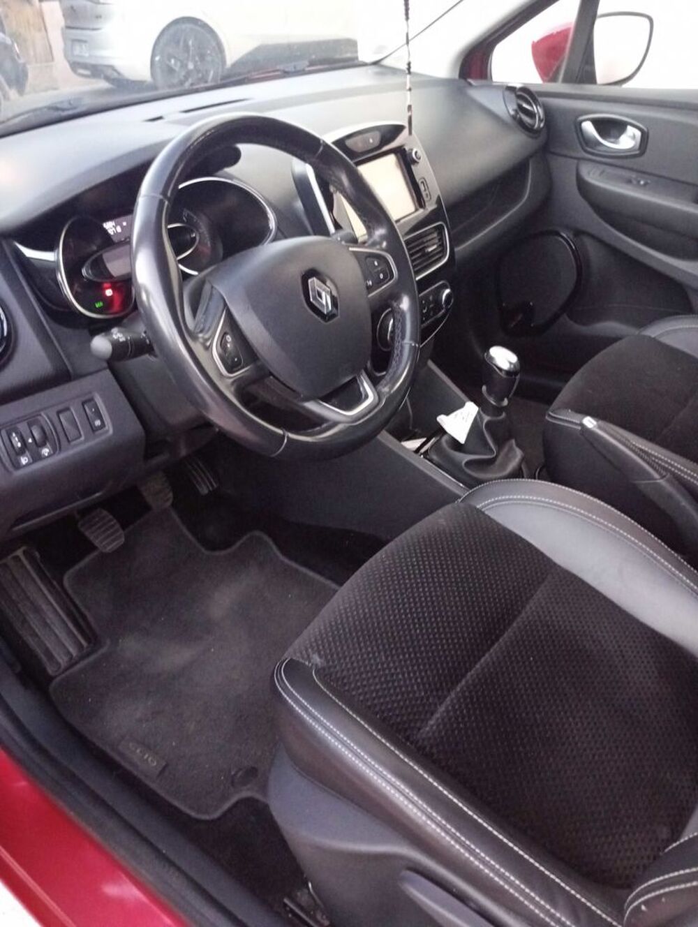 Clio IV Clio Estate TCe 120 Energy Intens 2016 occasion 83160 La Valette-du-Var