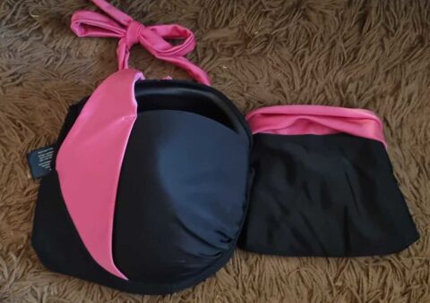 Maillot de bain 2 pièces.  T46.  100C 20 Oullins (69)