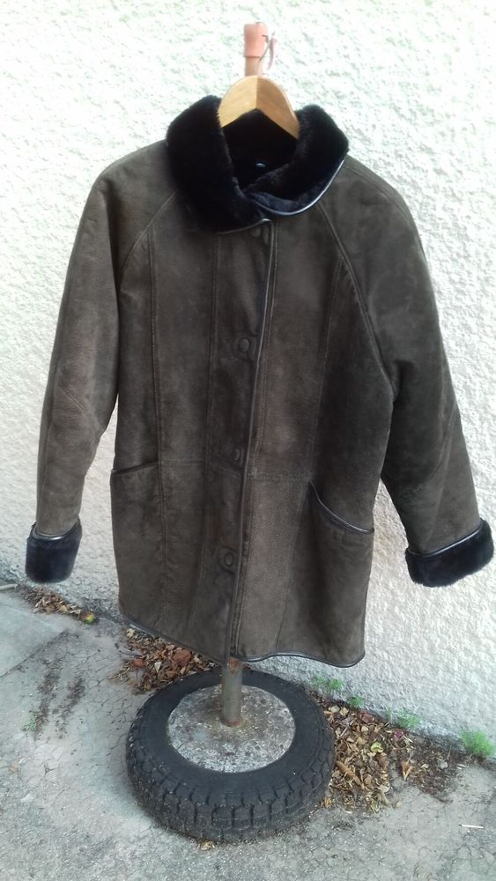 MANTEAU CROUTE DE PORC 
Vêtements