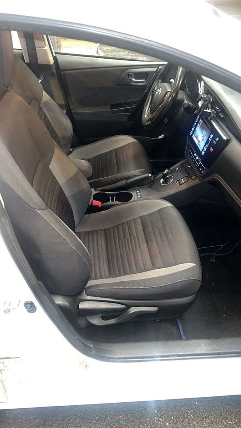 Auris Hybride 136h Business 2015 occasion 93200 Saint-Denis
