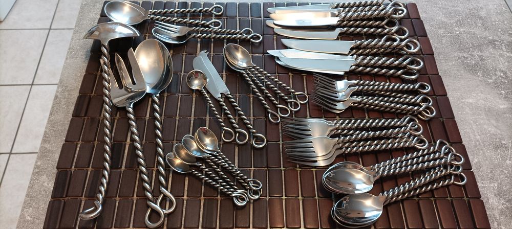 M&Eacute;NAG&Egrave;RE UNIQUE DE 50 COUVERTS Décoration