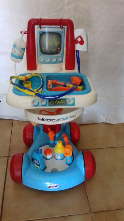 Un chariot m�dical 
15 Sept�mes-les-Vallons (13)