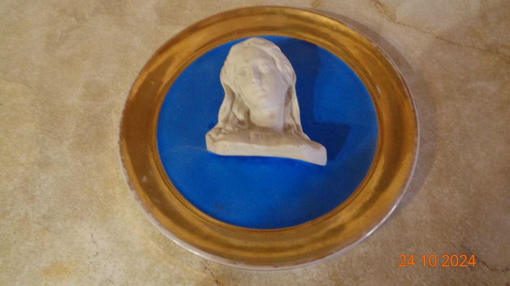 MEDAILLON DE LA VIERGE EN BISCUIT STYLE SEVRES Décoration